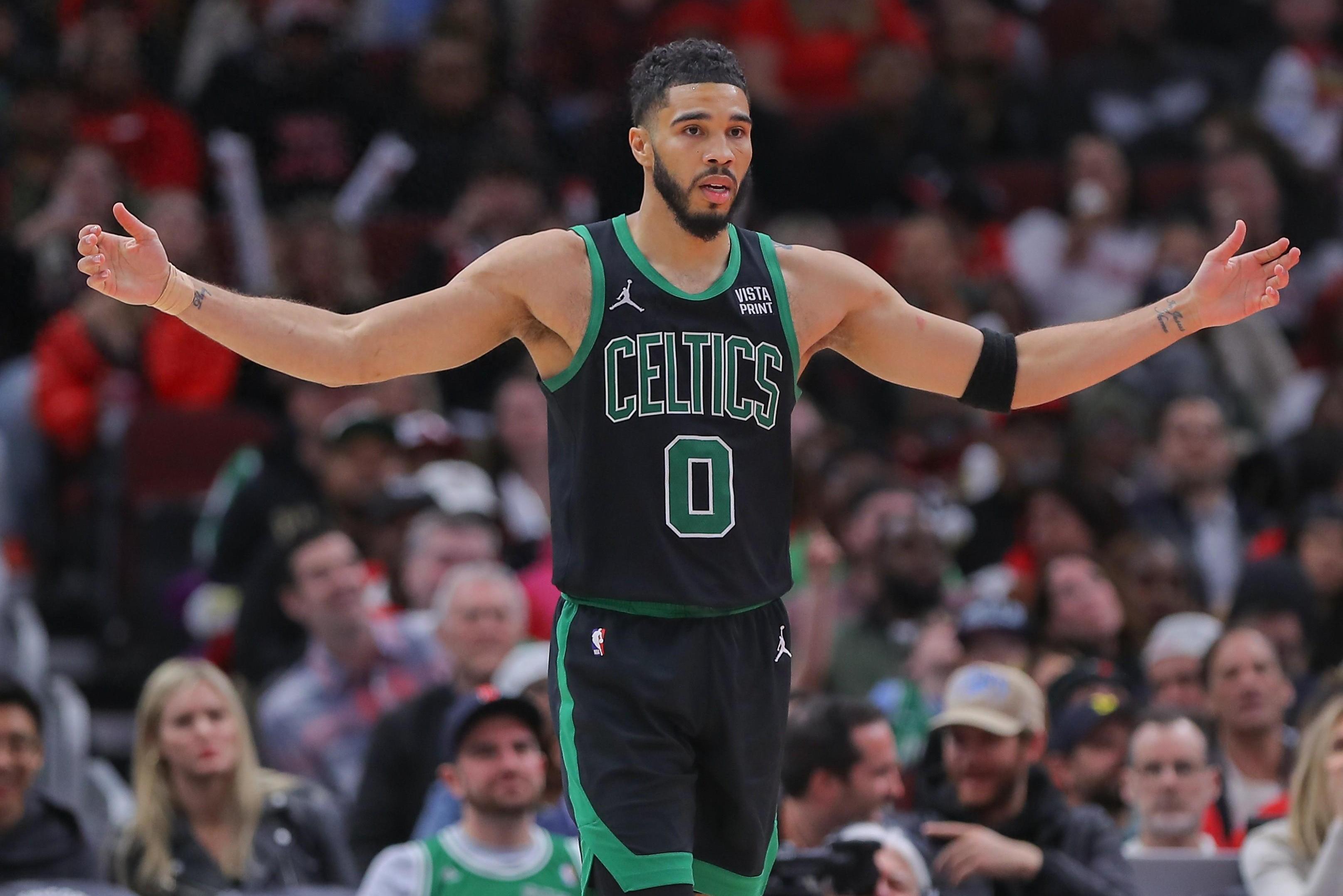 kaiyun体育安全登录-DWG观众热烈欢呼！，塔图姆迎来二十赛季出色发挥热度持续攀升(塔图姆本赛季集锦)