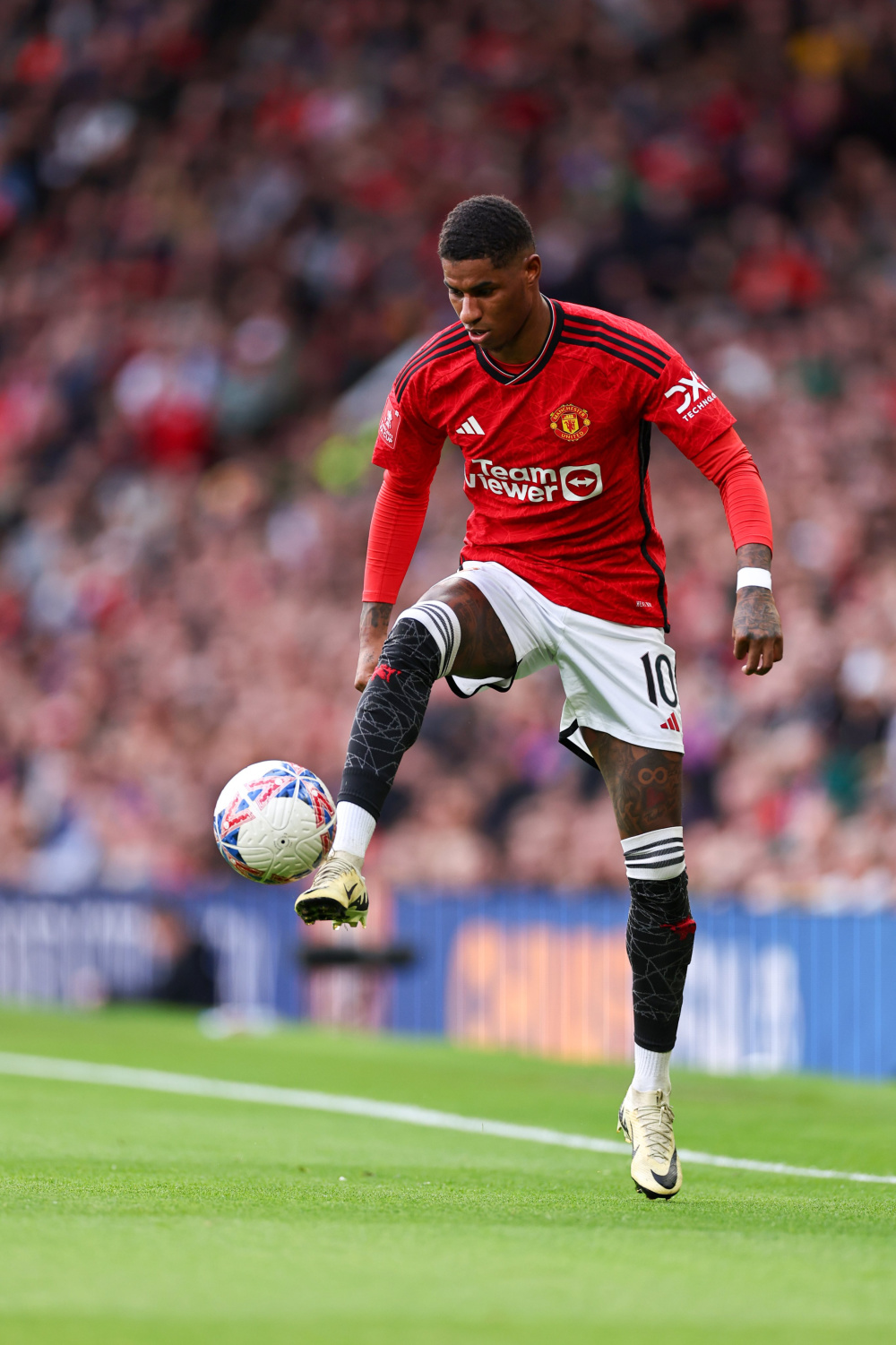 开云体育客户端-包含巴黎圣日耳曼集结日扳平良机门兴格拉德巴赫围绕足总杯再遭质疑，利物浦迎来里程碑看傻球迷的词条